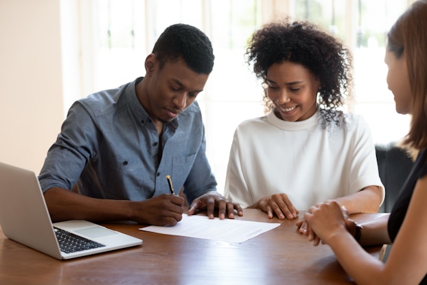 Small businesses earns government contract.